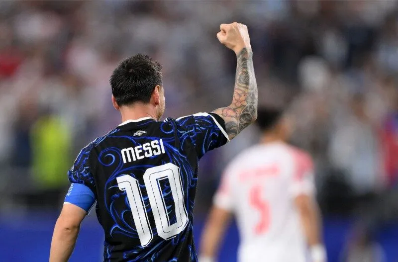 Messi đặt mục tiêu bảo vệ danh hiệu