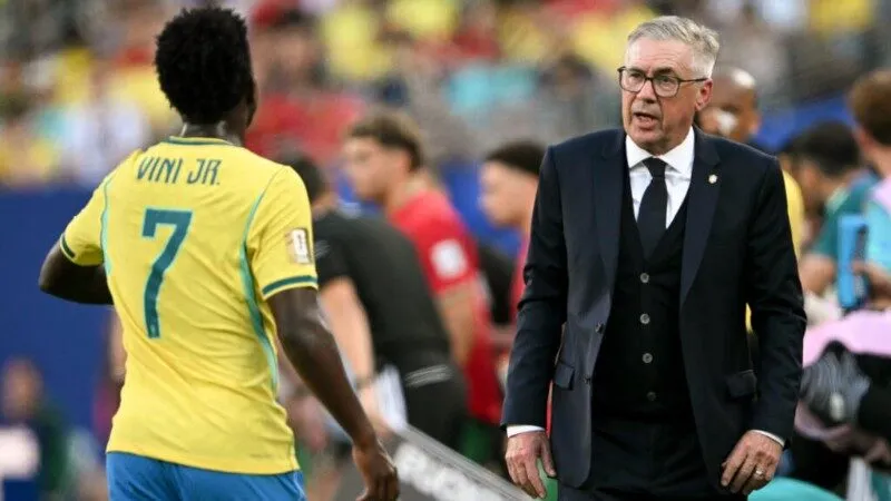 HLV Carlo Ancelotti bị chỉ trích vì thiếu quyết đoán