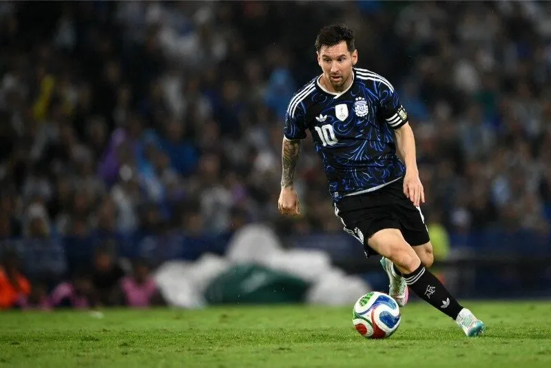 Messi thiết lập cột mốc lịch sử