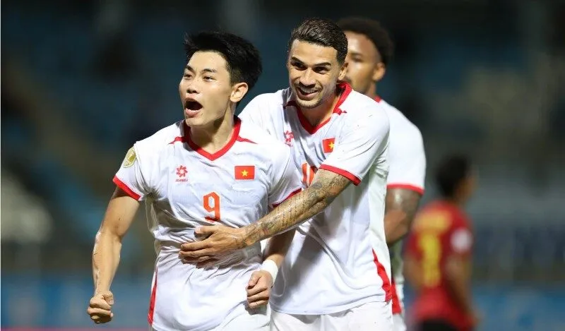 Hai ngôi sao rực sáng trong ngày ra quân
